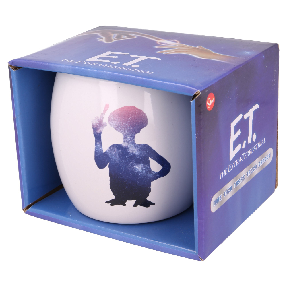 Taza de E.T. en una caja. La taza muestra la silueta de E.T. con un diseño de galaxia.