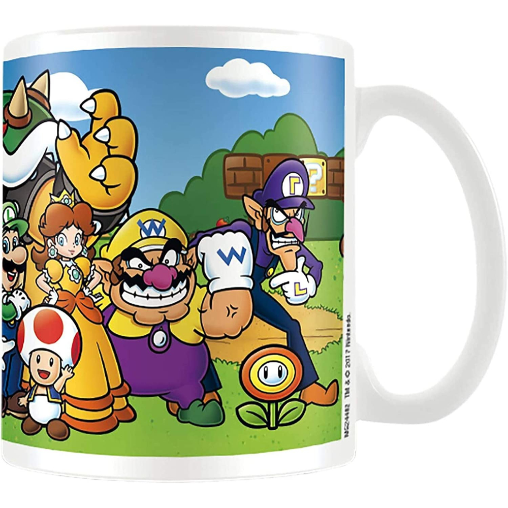 Taza blanca con personajes de Mario. Bowser, Mario y Luigi son visibles, con una flor.