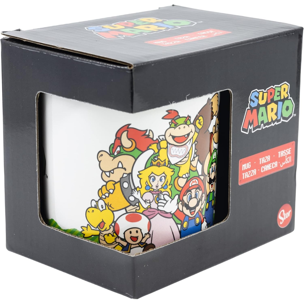 Una taza en una caja con una escena de dibujos animados de Super Mario con múltiples personajes.