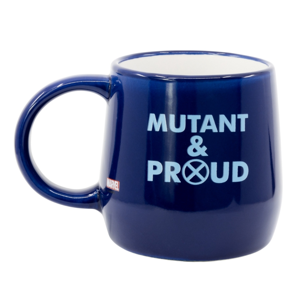 Una taza azul de Marvel con las palabras 'MUTANT & PROUD' y un logotipo de Marvel.