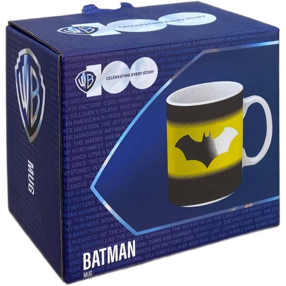 Caja azul con una taza de Batman dentro, con el logo de Batman en el lateral.