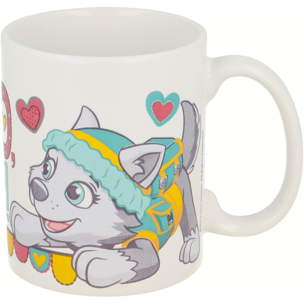 Una taza blanca con un personaje de Paw Patrol.
