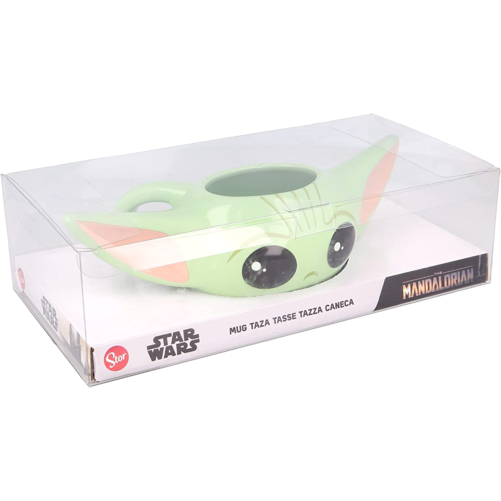Taza de Baby Yoda en una caja transparente con las palabras 'The Mandalorian'. La taza es verde.
