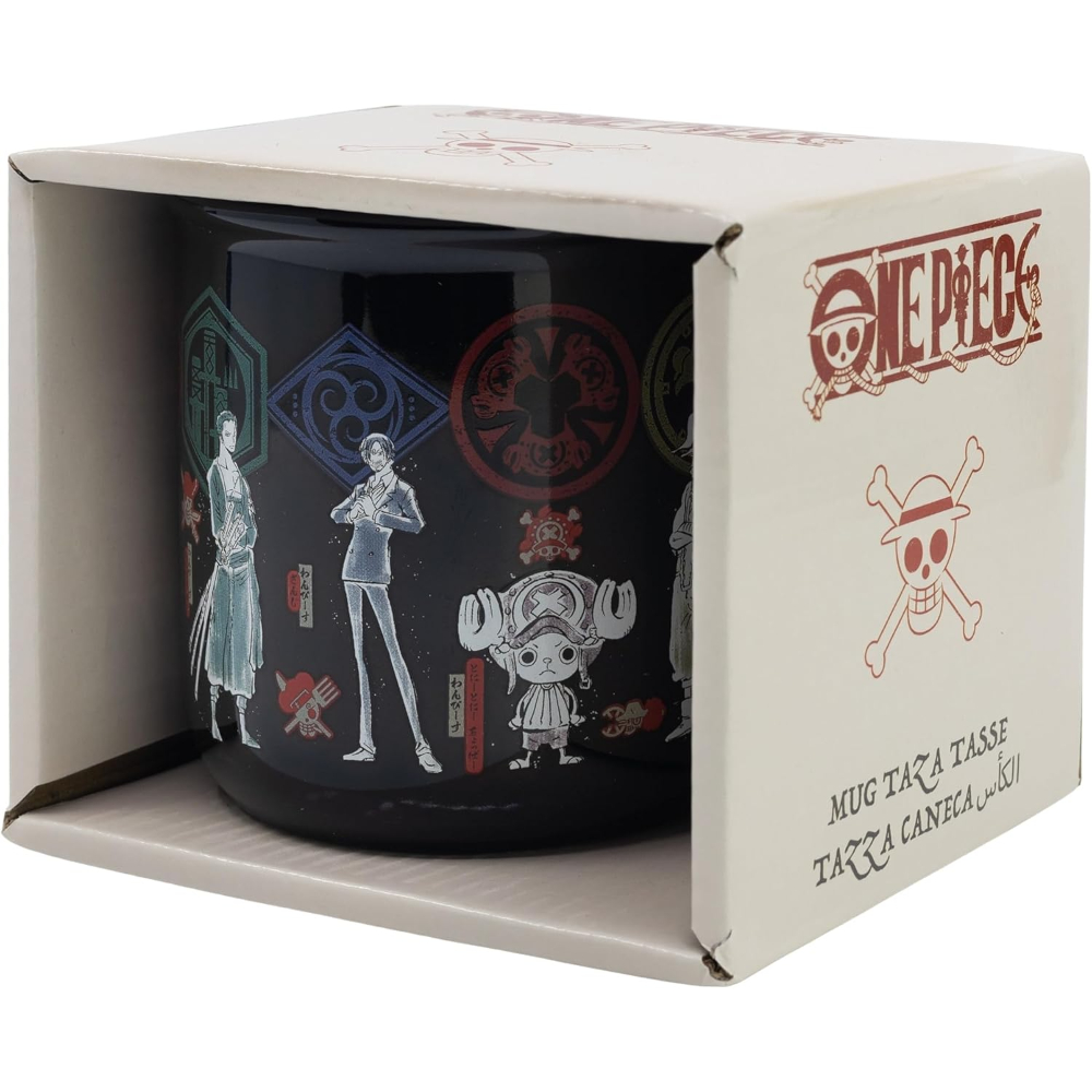 Una taza de One Piece en una caja, con personajes impresos en la taza y la marca One Piece.