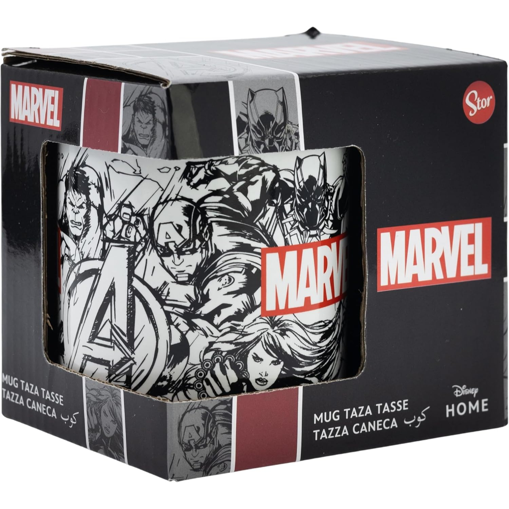 Taza de Marvel en una caja con varios personajes de Marvel. La taza tiene el logotipo de Marvel y gráficos de superhéroes en blanco y negro.