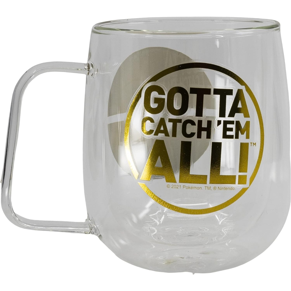 Taza de vidrio transparente con Pokémon 'GOTTA CATCH'EM ALL!' en dorado. Doble pared para aislamiento.