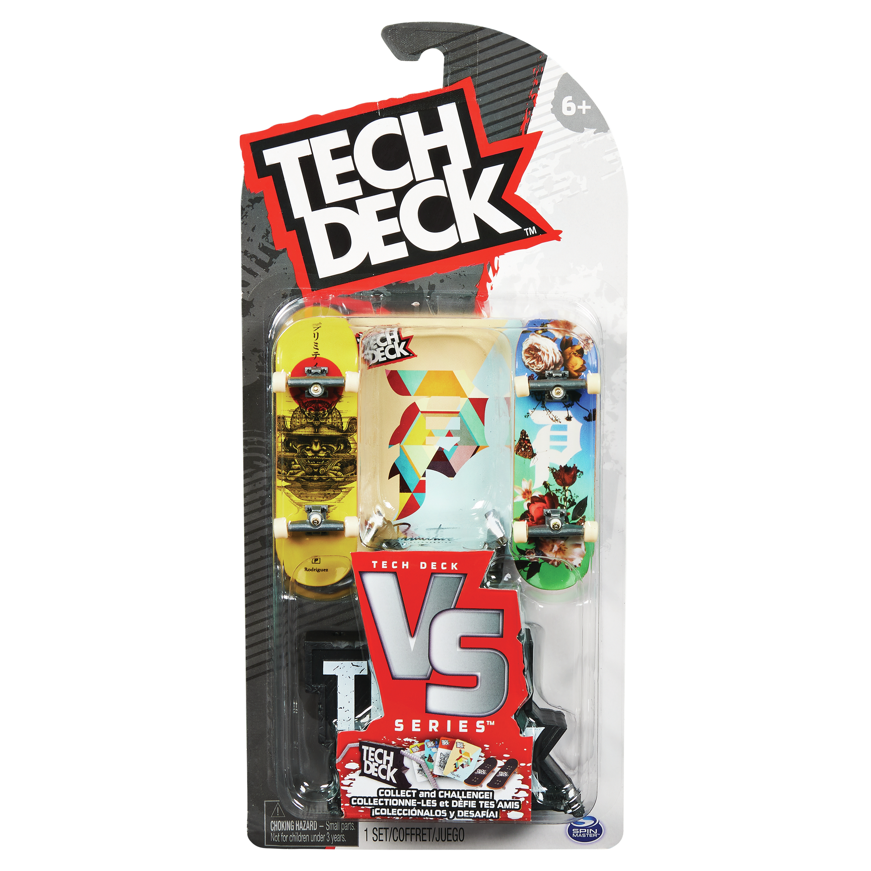 Tech Deck Skateboard-Packung mit drei Skateboards mit verschiedenen Designs, in einer Verpackung mit schwarzem und rotem Farbschema.