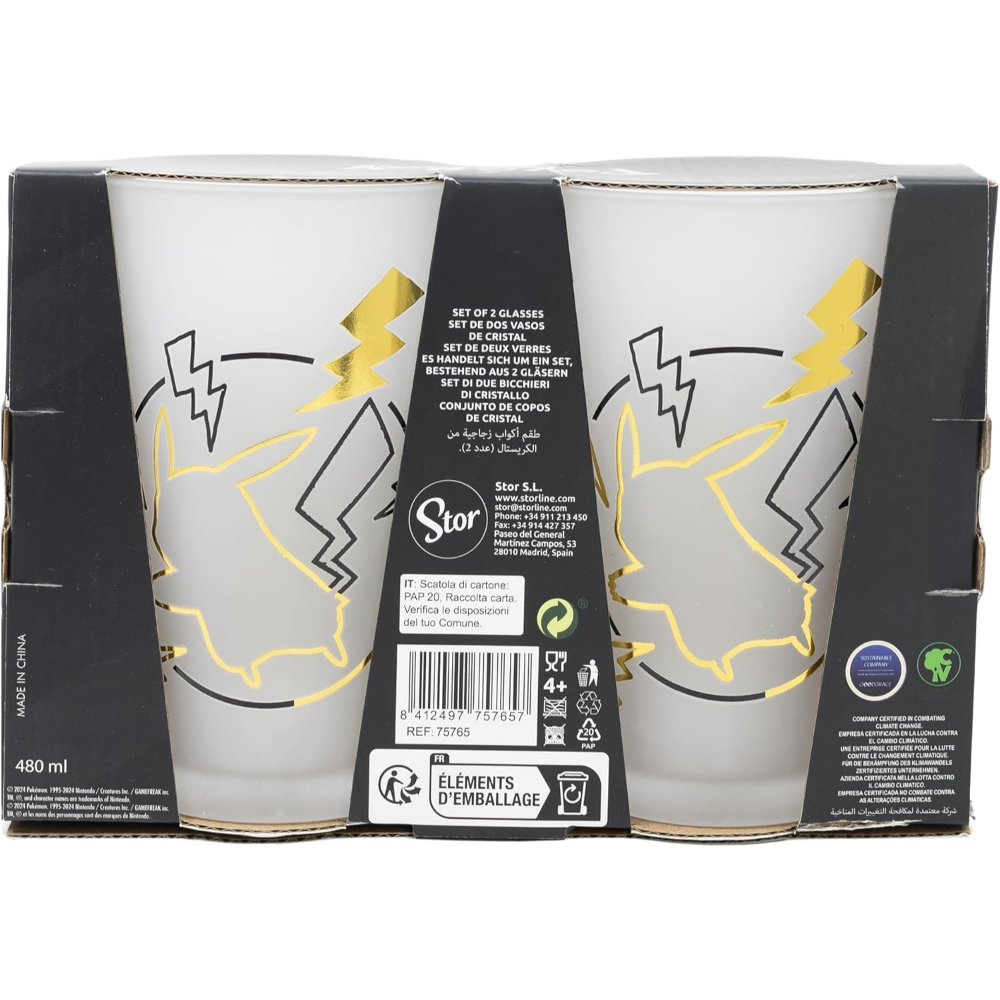 Dos vasos con diseño de Pikachu en una caja. La caja tiene texto e imágenes.