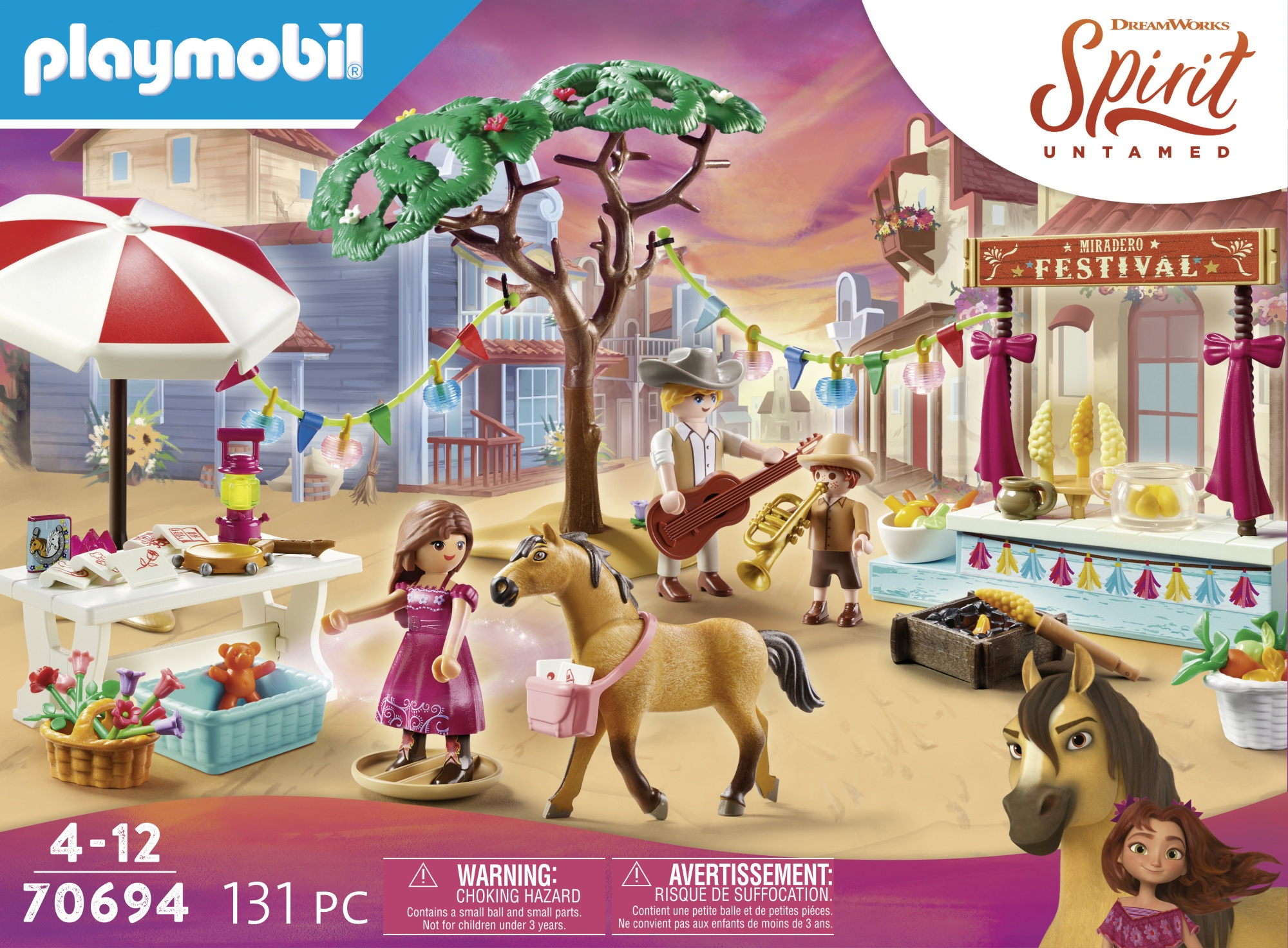 Set de Playmobil con figuras y un caballo. La escena es un festival.