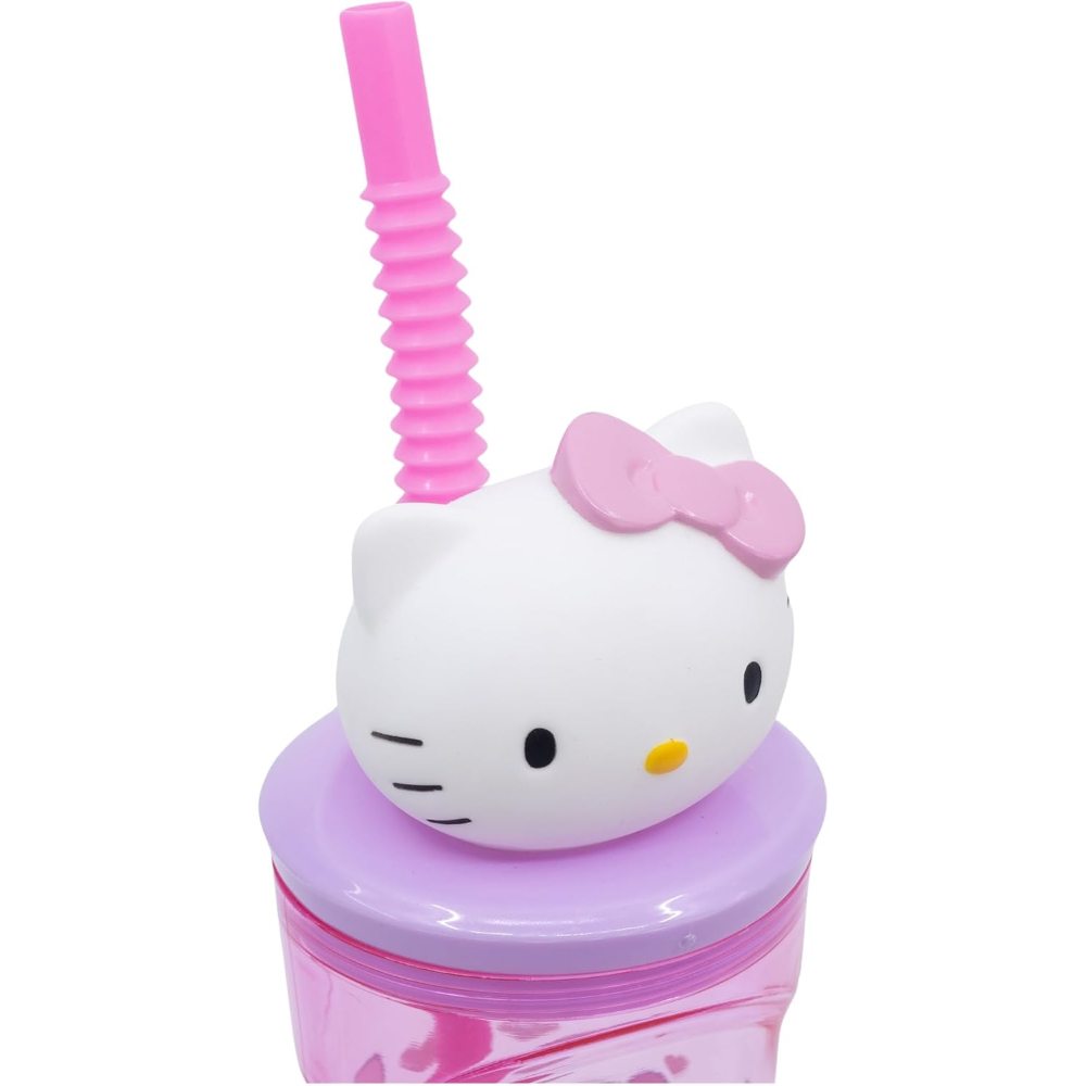 Vaso de Hello Kitty con una pajita rosa y una cabeza de Hello Kitty.