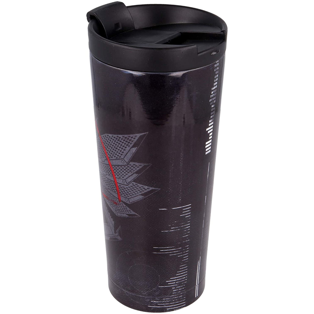 Taza de viaje negra con tapa negra. Tiene un gráfico gris con una línea roja y líneas verticales blancas.