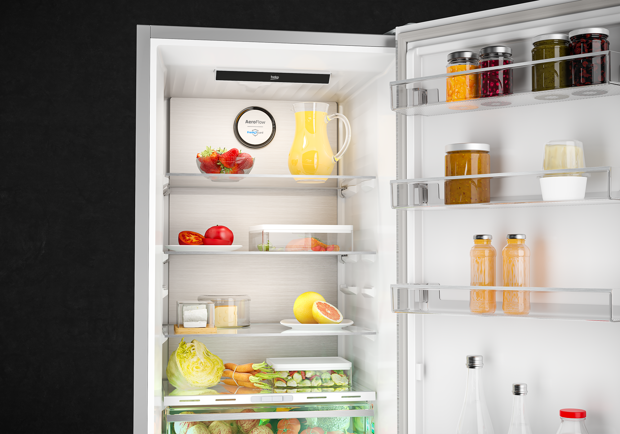 Otwarta lodówka z produktami spożywczymi na półkach: słoiki, owoce i napoje.