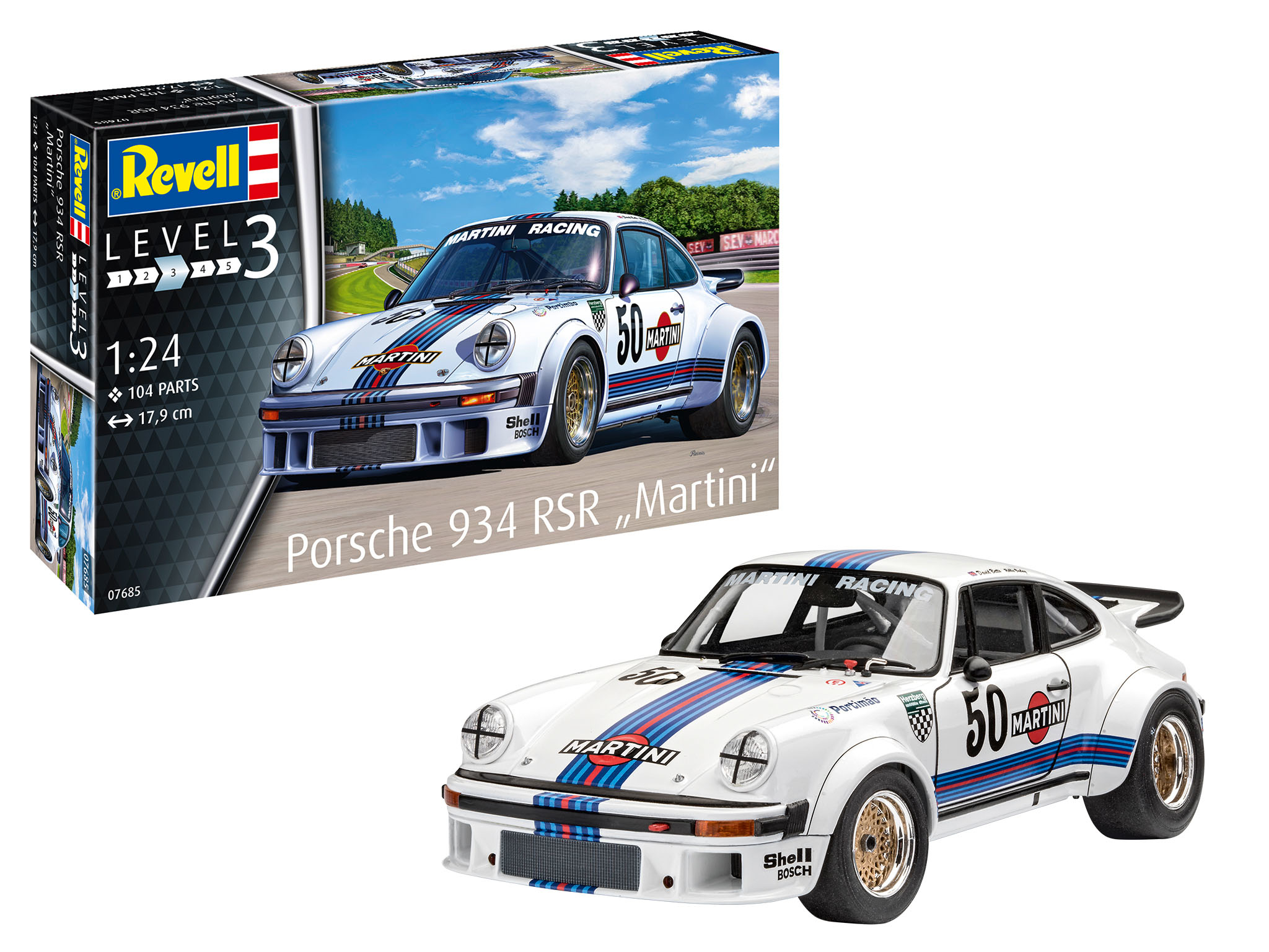 Een modelbouwpakket van een Porsche 934 RSR Martini raceauto. De doos toont het voltooide model naast de niet-gemonteerde kit.