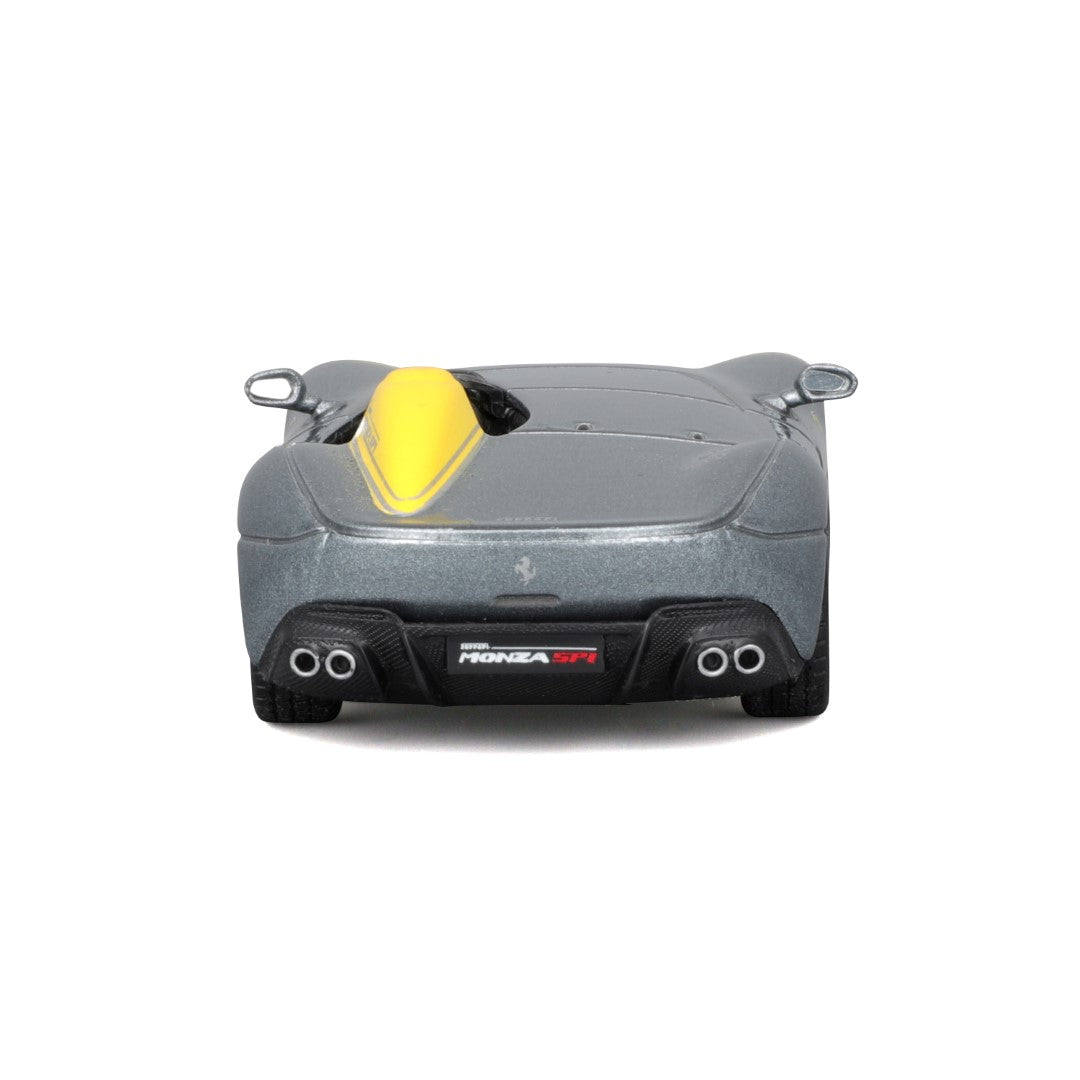 Szary samochód sportowy, widok z tyłu, z napisem MONZA SP1.