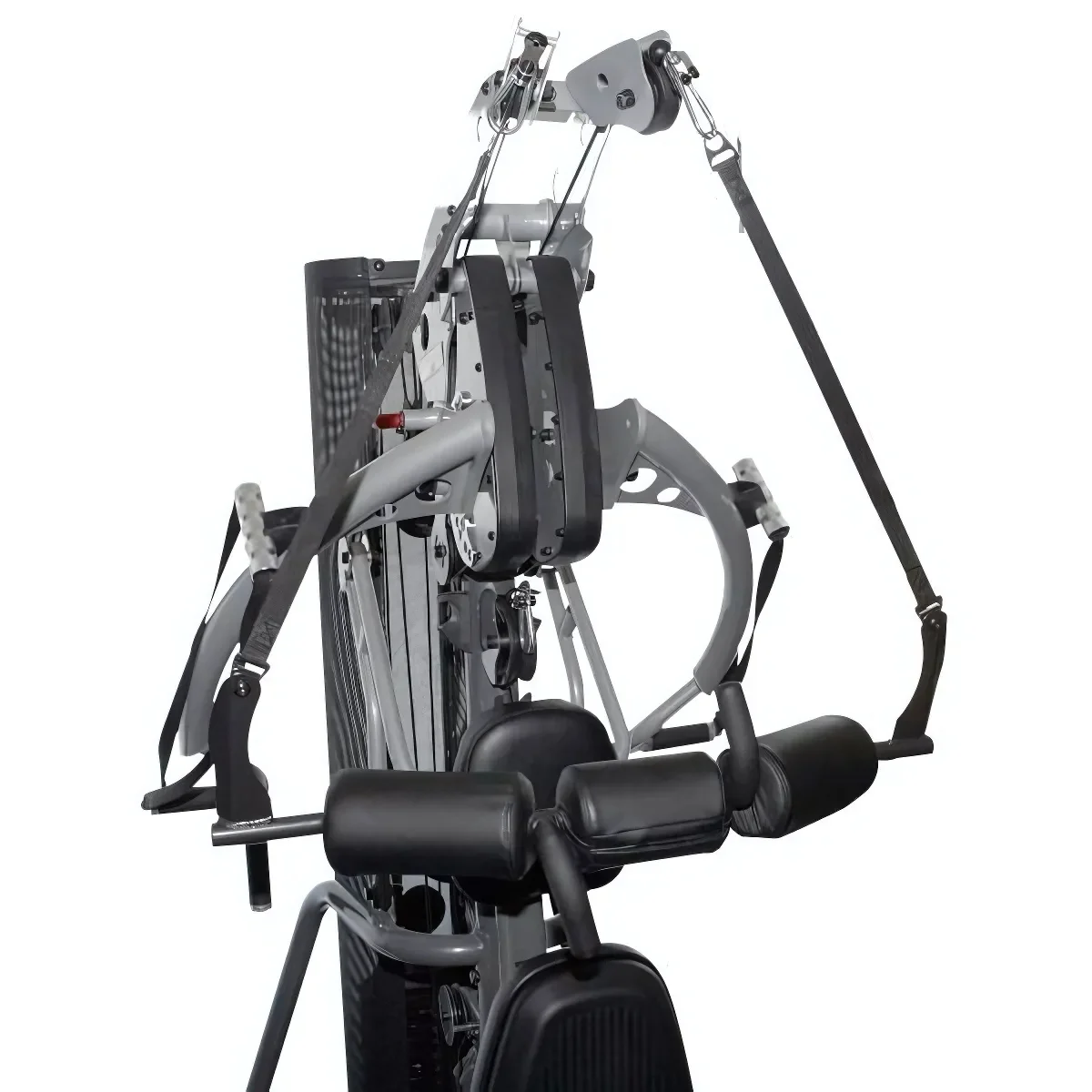 Grijs-zwarte multi-gym machine met verschillende trainingsstations, tegen een witte achtergrond.