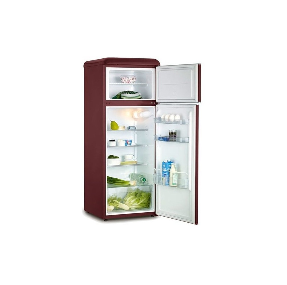 Frigorifero rosso con la porta aperta, cibo dentro. Sfondo bianco.