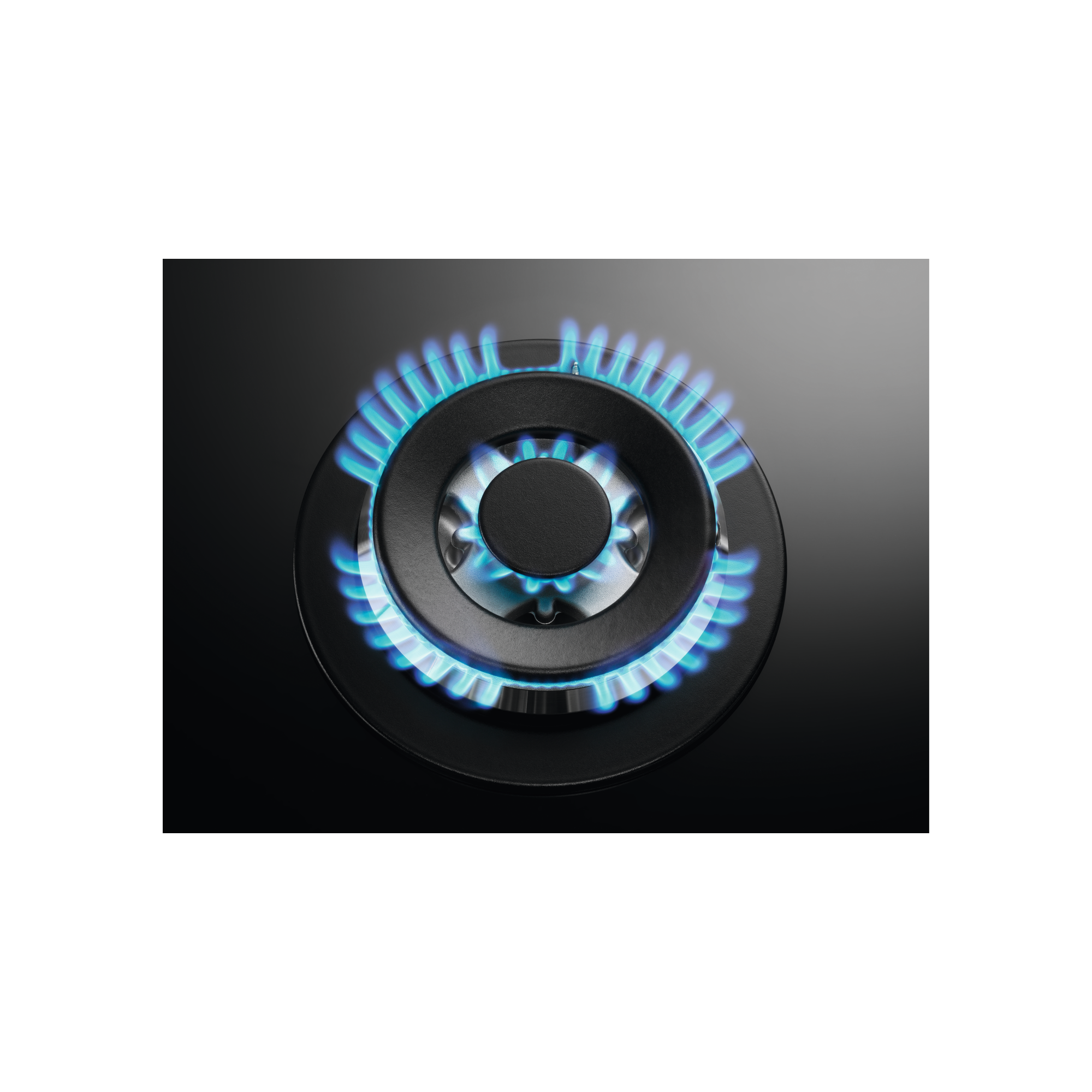 Palnik kuchenki gazowej z jasno niebieskimi płomieniami, na czarnej powierzchni.