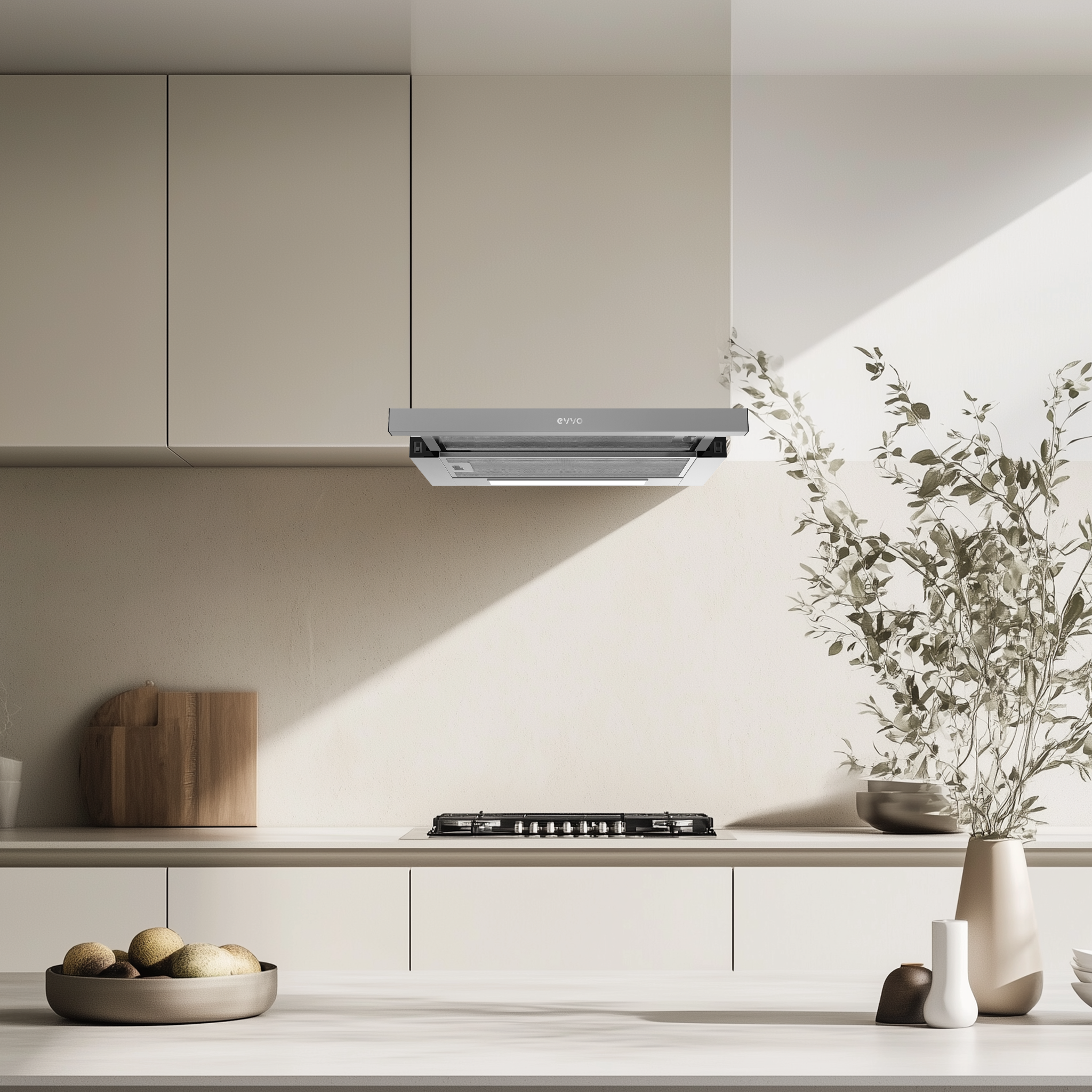 Cocina moderna con campana extractora, armarios y plantas. Una tabla de cortar está en la encimera.