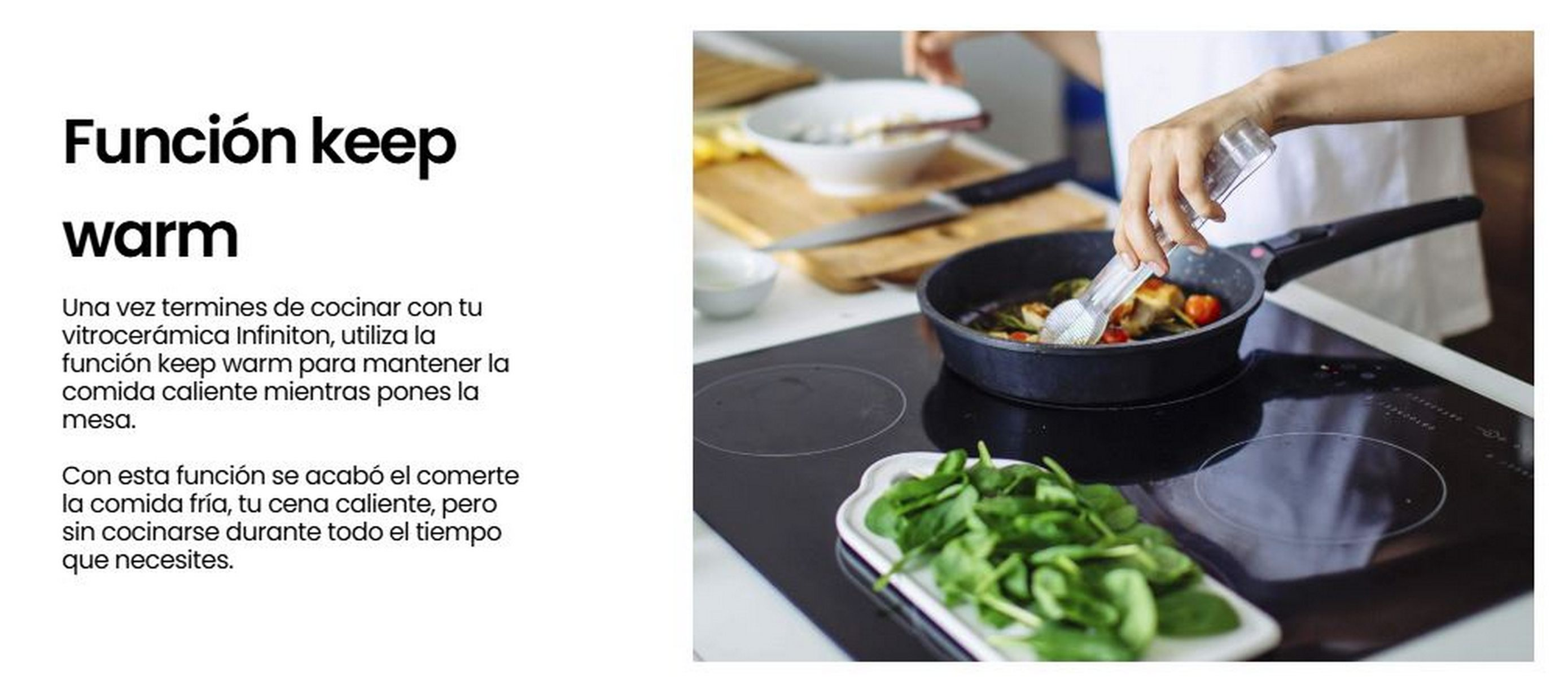 Una persona cocinando en una sartén en una placa de cocina. Texto sobre la función mantener caliente. Hojas verdes a un lado.