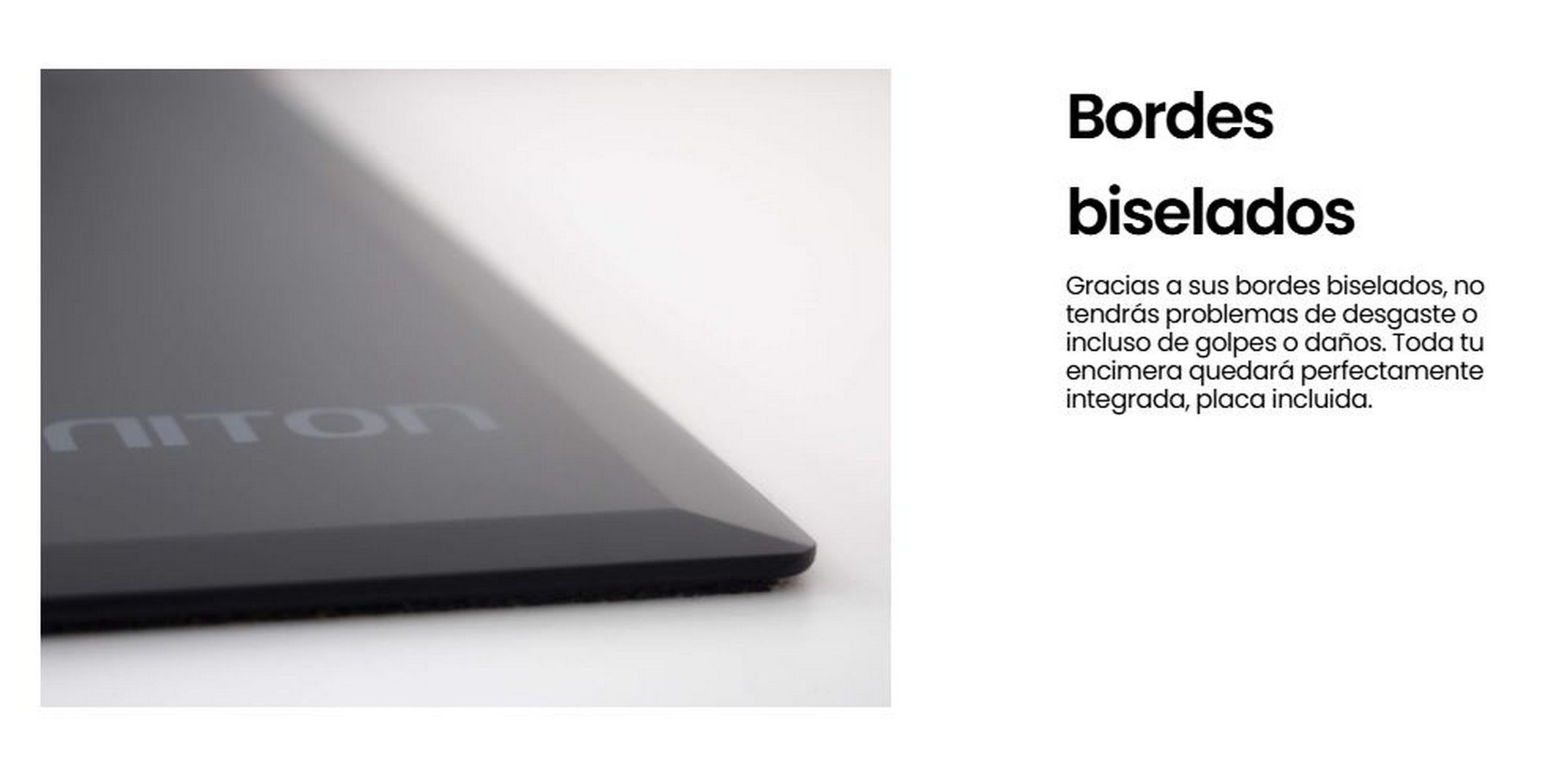 Primer plano de una superficie negra con bordes biselados. Texto: 'Bordes biselados'.
