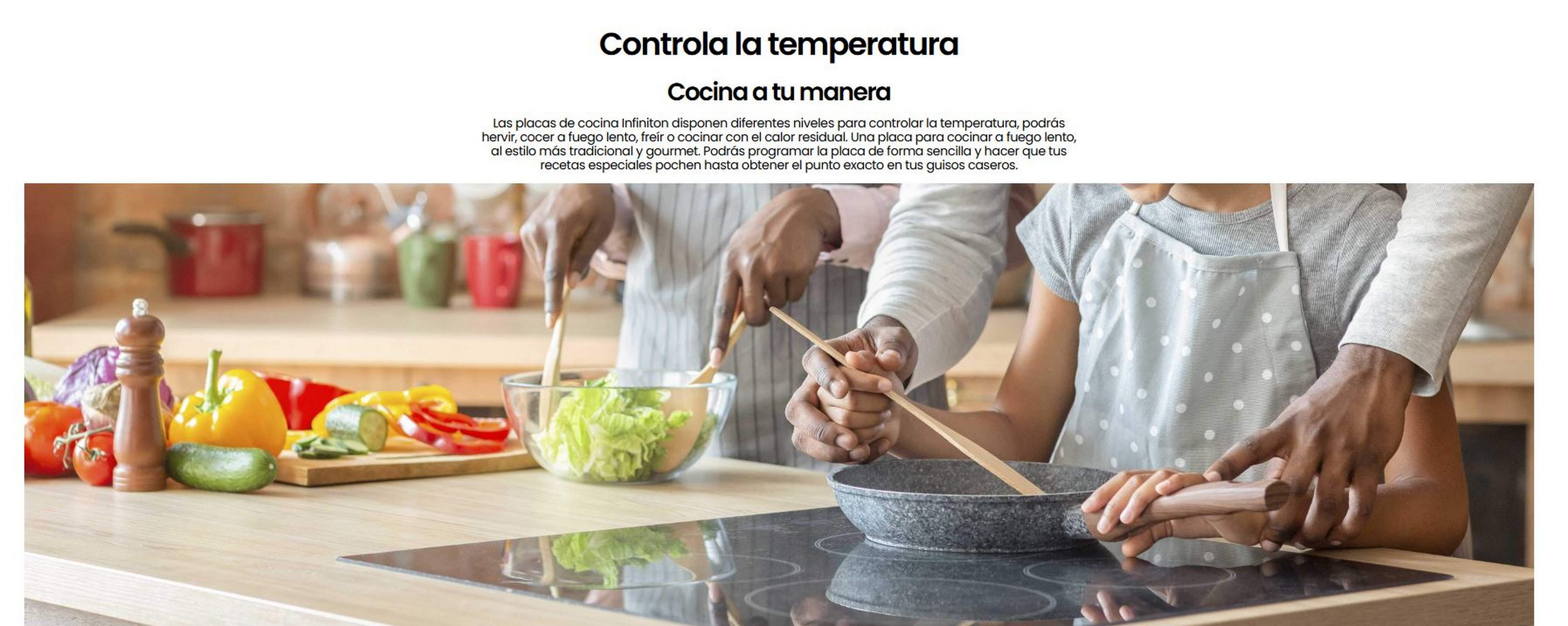 Familia cocinando en la cocina, con cucharas de madera, ingredientes y una estufa.