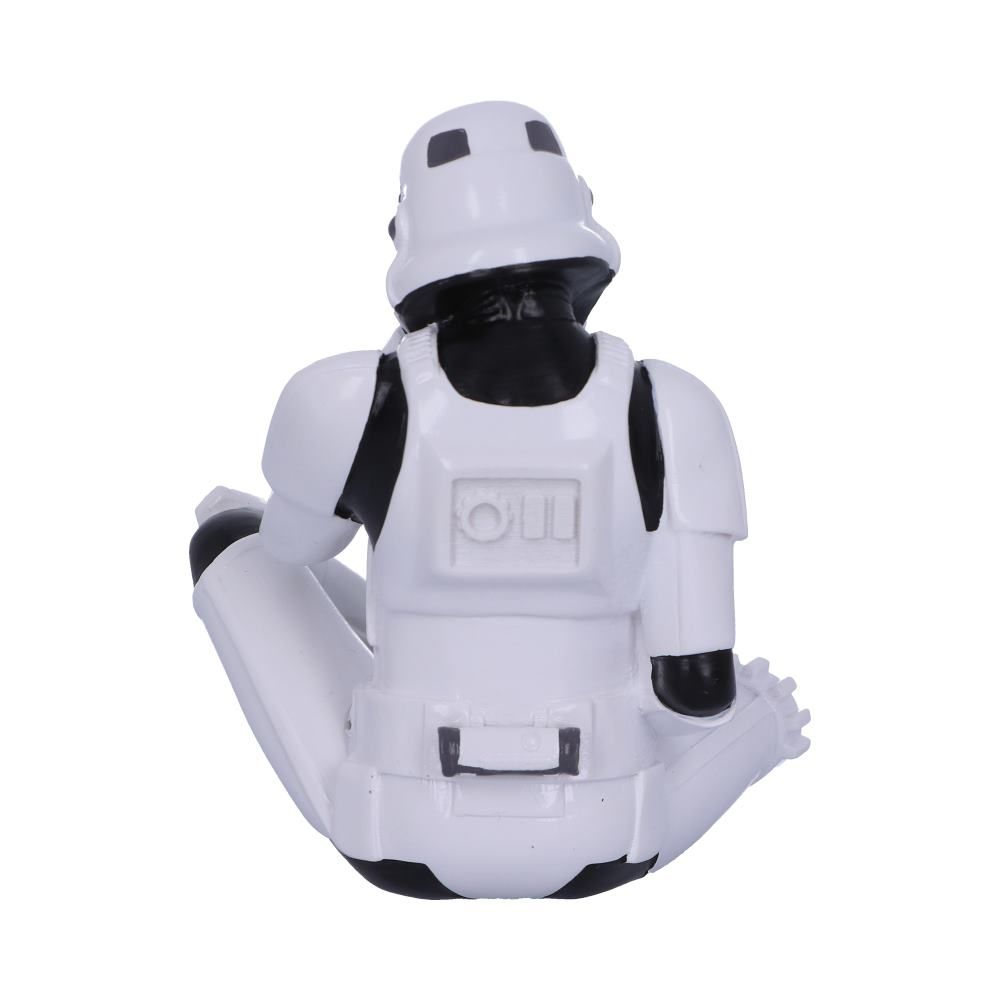 Een Stormtrooper-figuur die met gekruiste benen zit. De figuur is wit en heeft een zwarte helm.