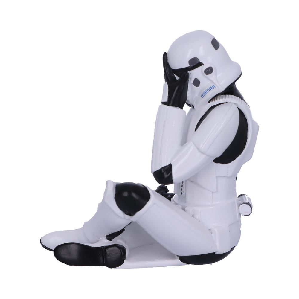 Stormtrooper beeldje in een zittende houding, met een hand voor het gezicht, op een witte achtergrond.