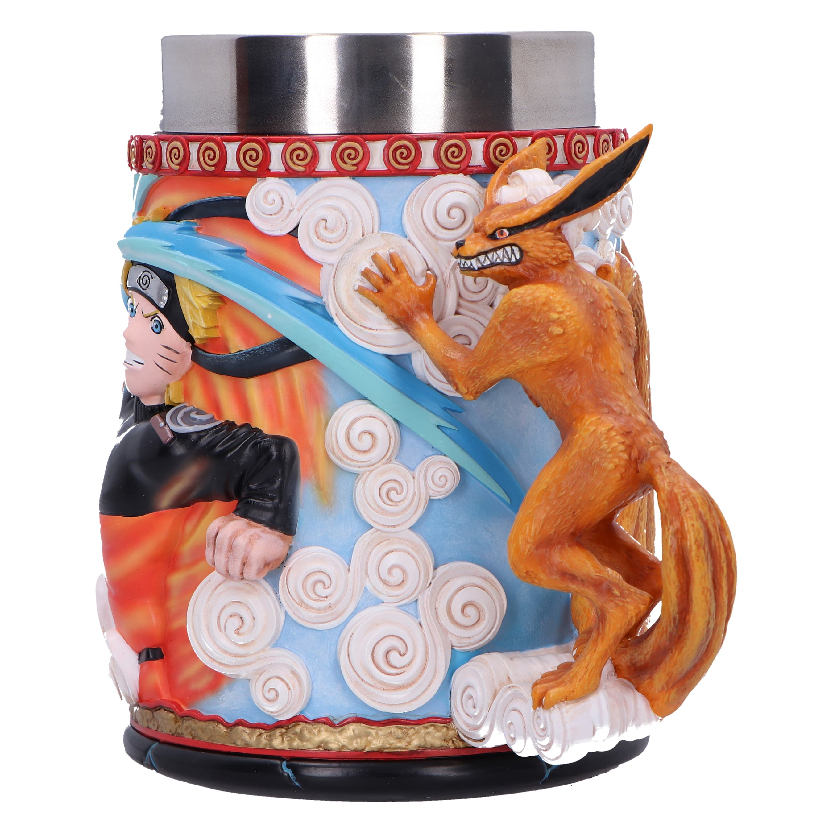 Naruto mok. Naruto en Nine-Tailed Fox figuren. Blauwe wolken achtergrond. Japanse anime stijl.