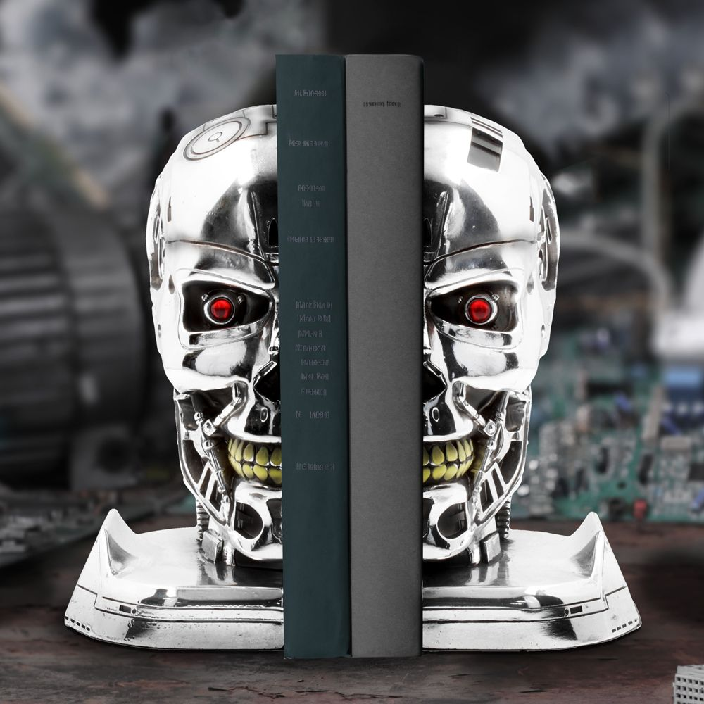 Terminator schedel boekensteunen met boeken. Rode ogen, gele tanden, chroom afwerking.