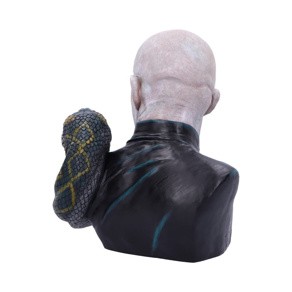 Voldemort buste, achteraanzicht. Zwarte jurk, slangenarm, kale kop. Uit de Harry Potter serie, witte achtergrond.