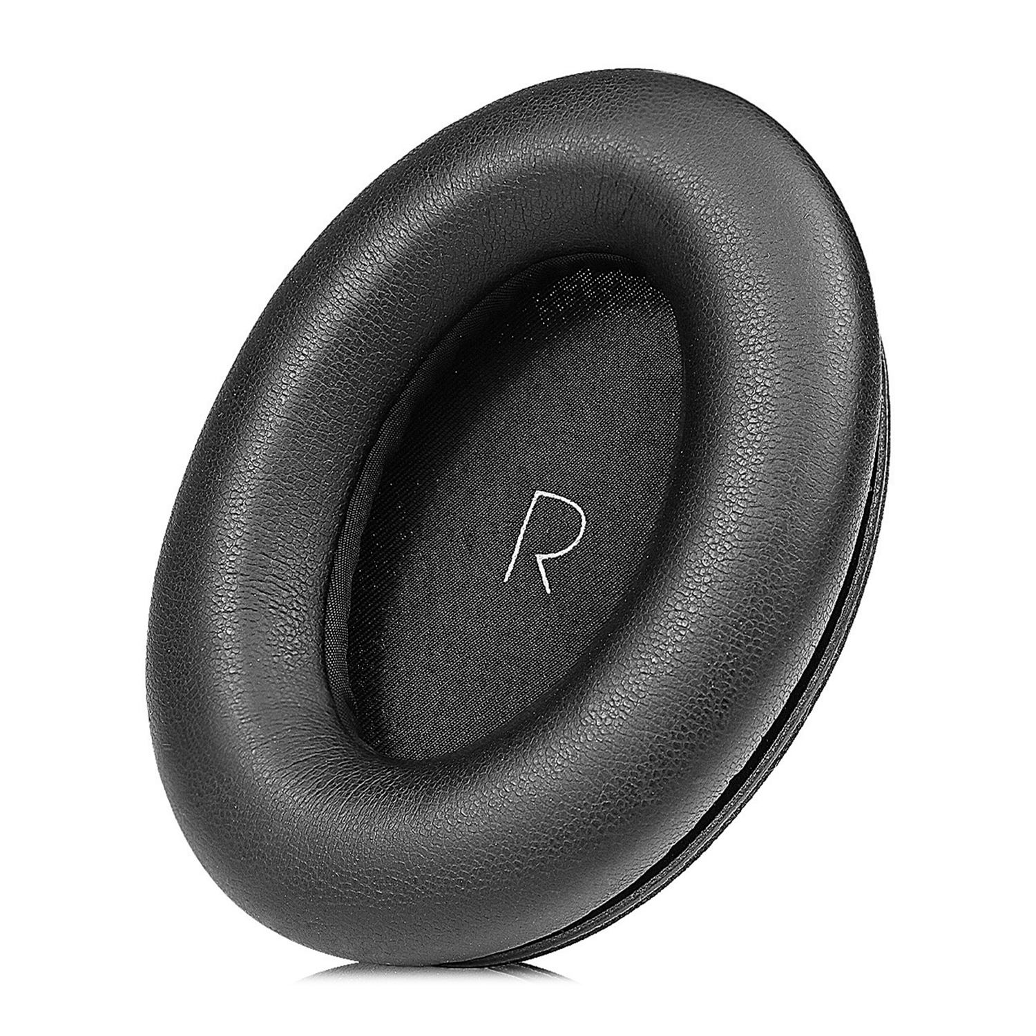 Czarna, owalna poduszka nauszna do słuchawek. Litera 'R' jest wydrukowana na materiale na biało.