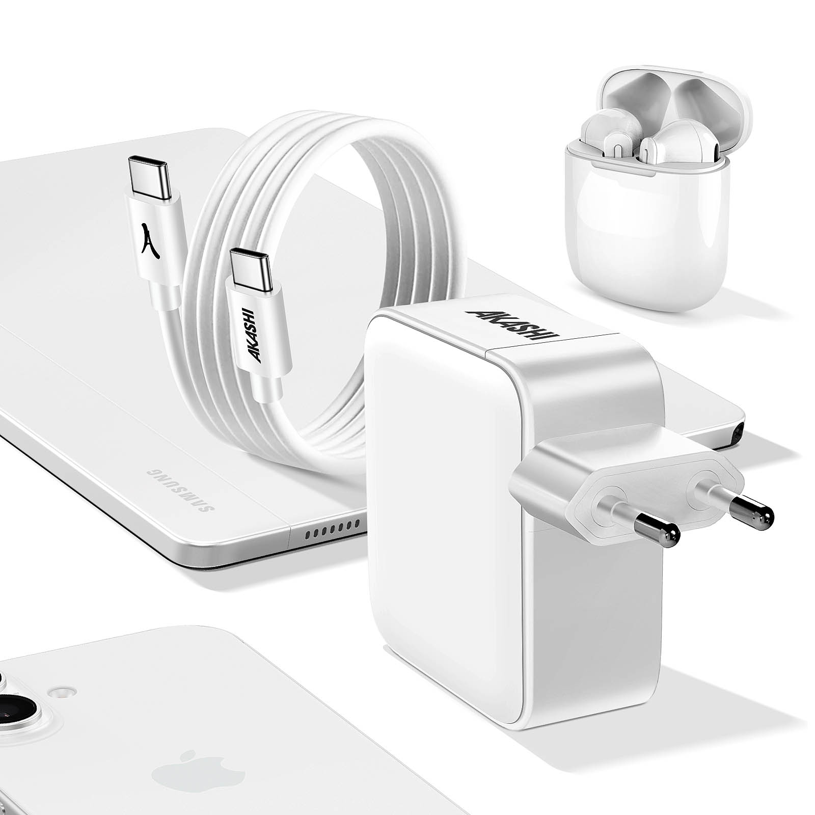 Set di ricarica bianco con tablet, telefono e auricolari su superficie bianca.