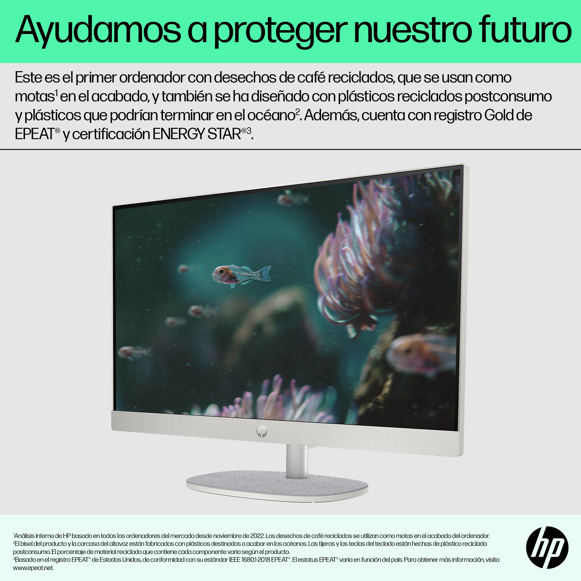Computadora HP todo en uno con pantalla que muestra una escena submarina. Texto sobre materiales reciclados. Logo HP.