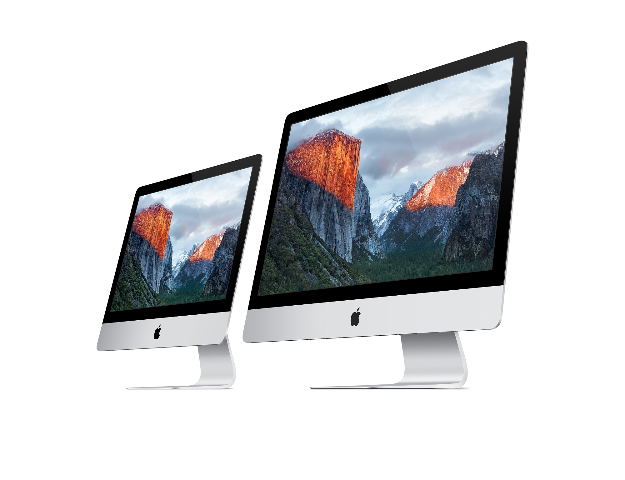 Dwa srebrne komputery iMac na białym tle, wyświetlające krajobraz górski.