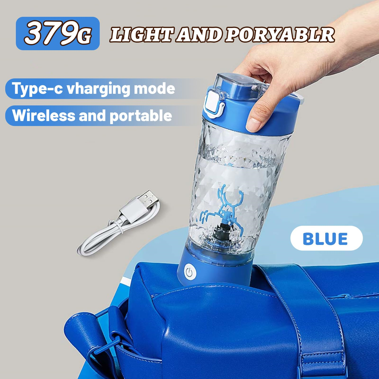 Blauer tragbarer Mixer mit Ladekabel und einer blauen Tasche, die die Portabilität zeigt.