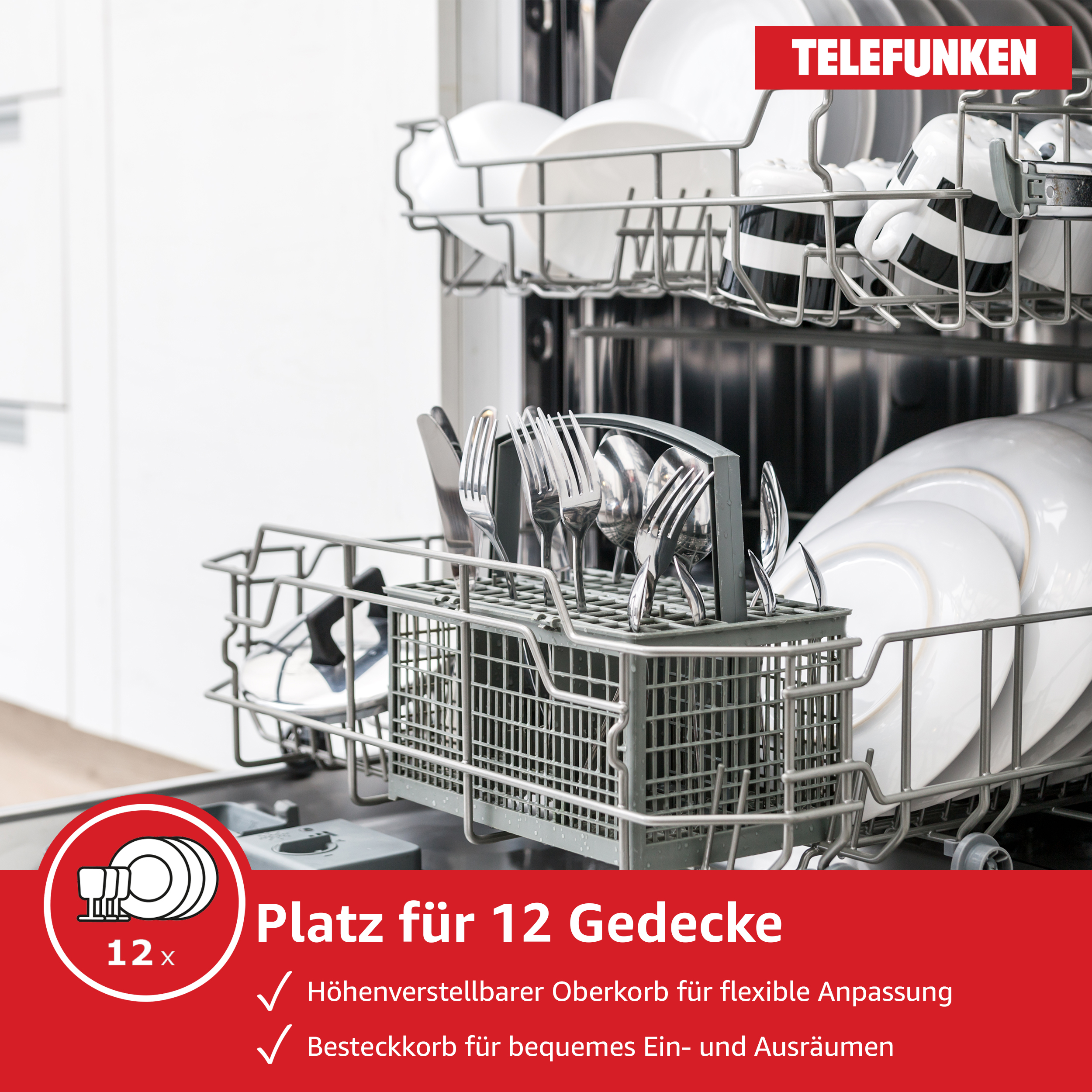 Ein Geschirrspüler mit sauberem Geschirr, Besteck und einem Etikett.