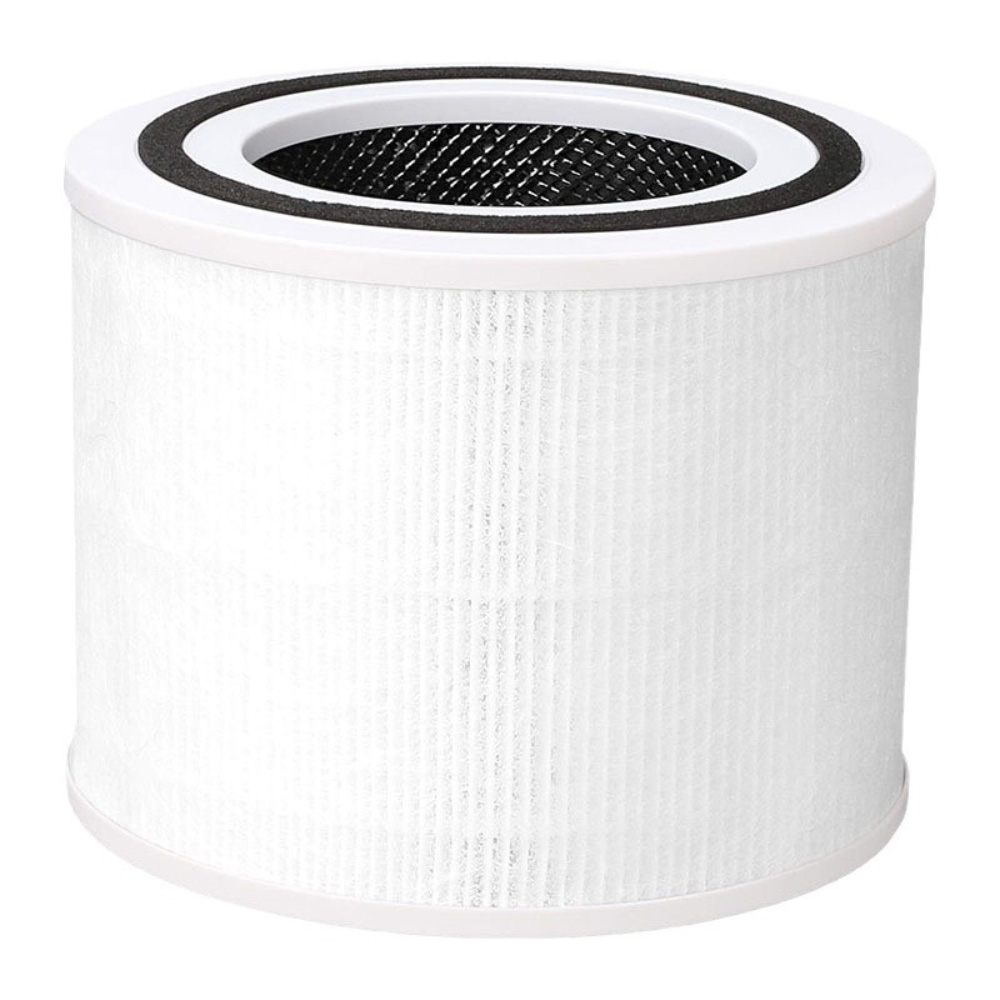 Weißer Luftfilter mit schwarzem Mesh oben und unten. Weißer Hintergrund, zylindrische Form.