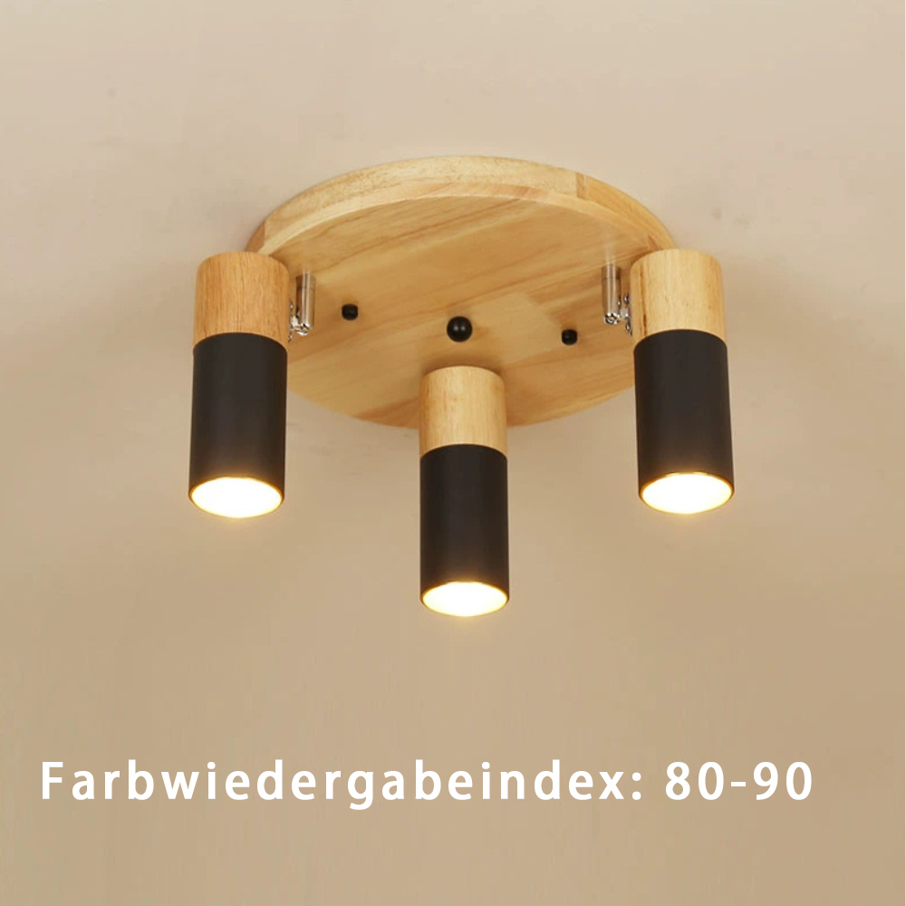 Deckenleuchte: Holzsockel mit drei schwarzen und Holzlampen. Das Licht ist an.