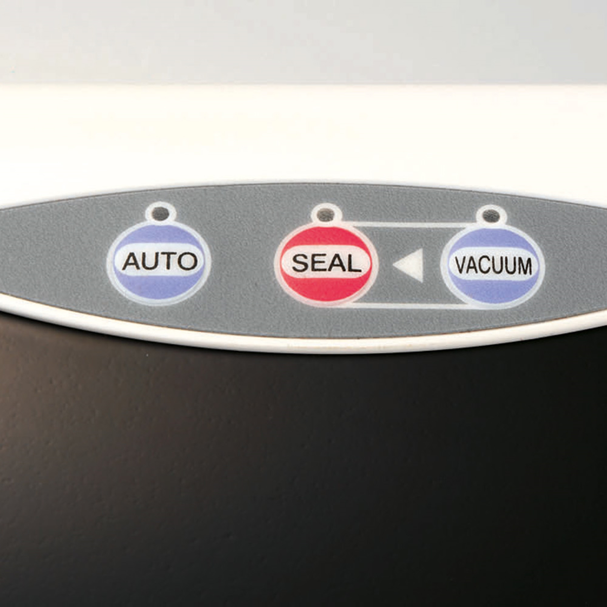 Panel sterowania z przyciskami AUTO, SEAL i VACUUM. Panel jest szary. Przyciski są białe z kolorowym tekstem.