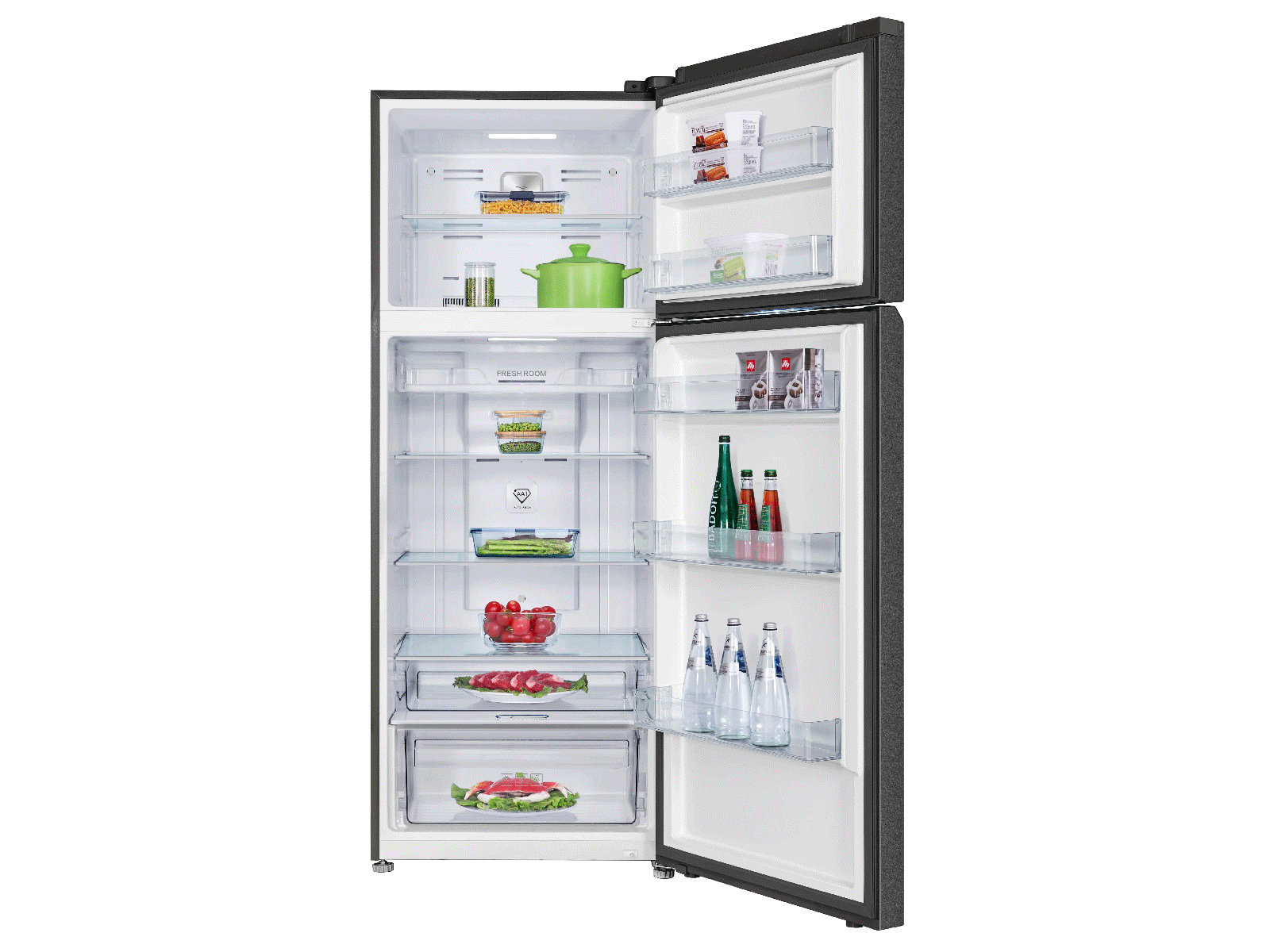 Un frigorifero con due porte aperte, che rivela ripiani con generi alimentari, ben organizzati e puliti.
