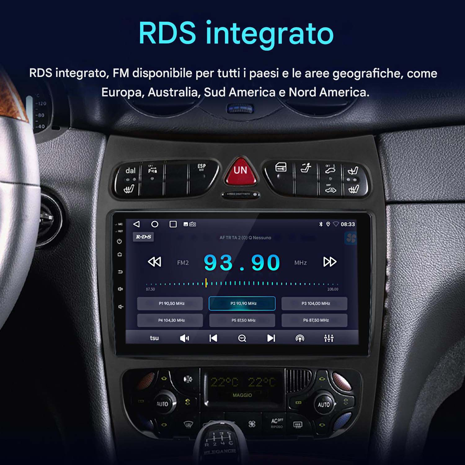 Cruscotto auto con schermo multimediale che mostra le informazioni radio, inclusa la frequenza e i dettagli della stazione. Testo indica RDS.