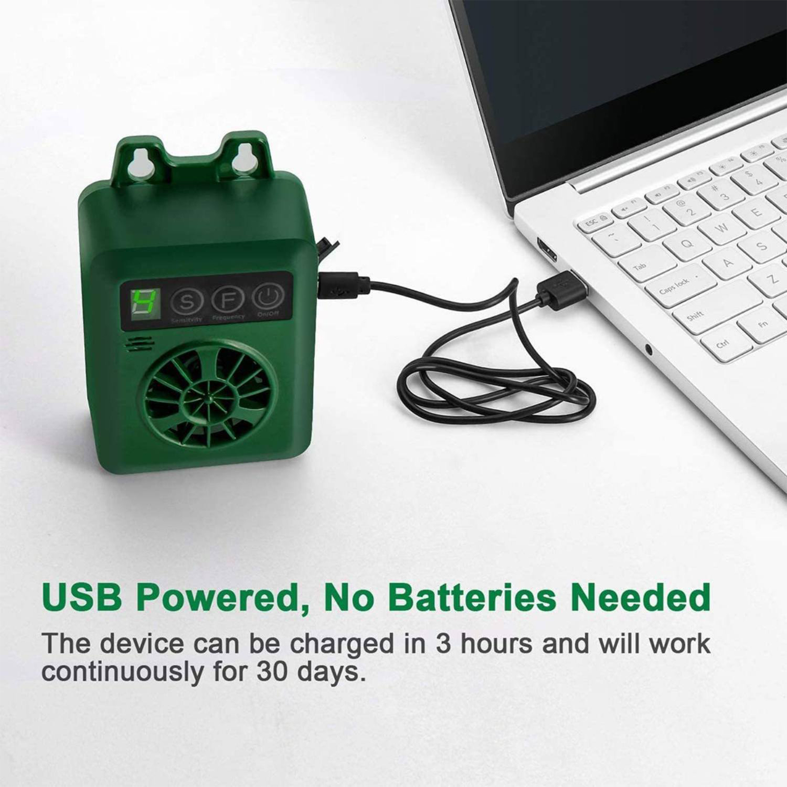 Ein grünes Gerät mit USB-Kabel, das an einen Laptop angeschlossen ist. Text besagt, dass das Gerät USB-betrieben ist.