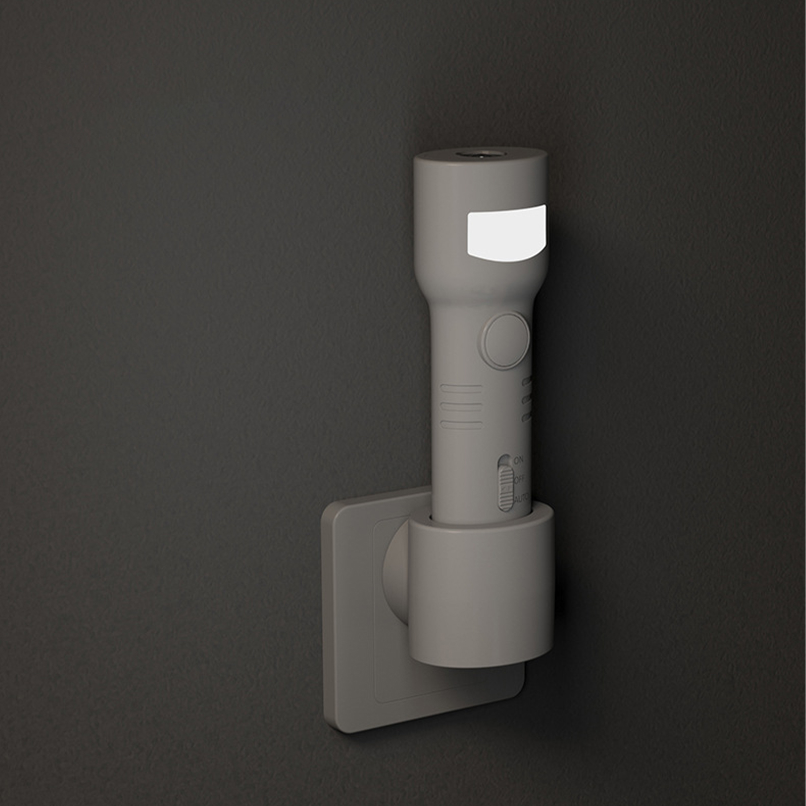 Eine weiße Taschenlampe, die in eine Wand gesteckt ist und Licht auf eine dunkelgraue Wand wirft.