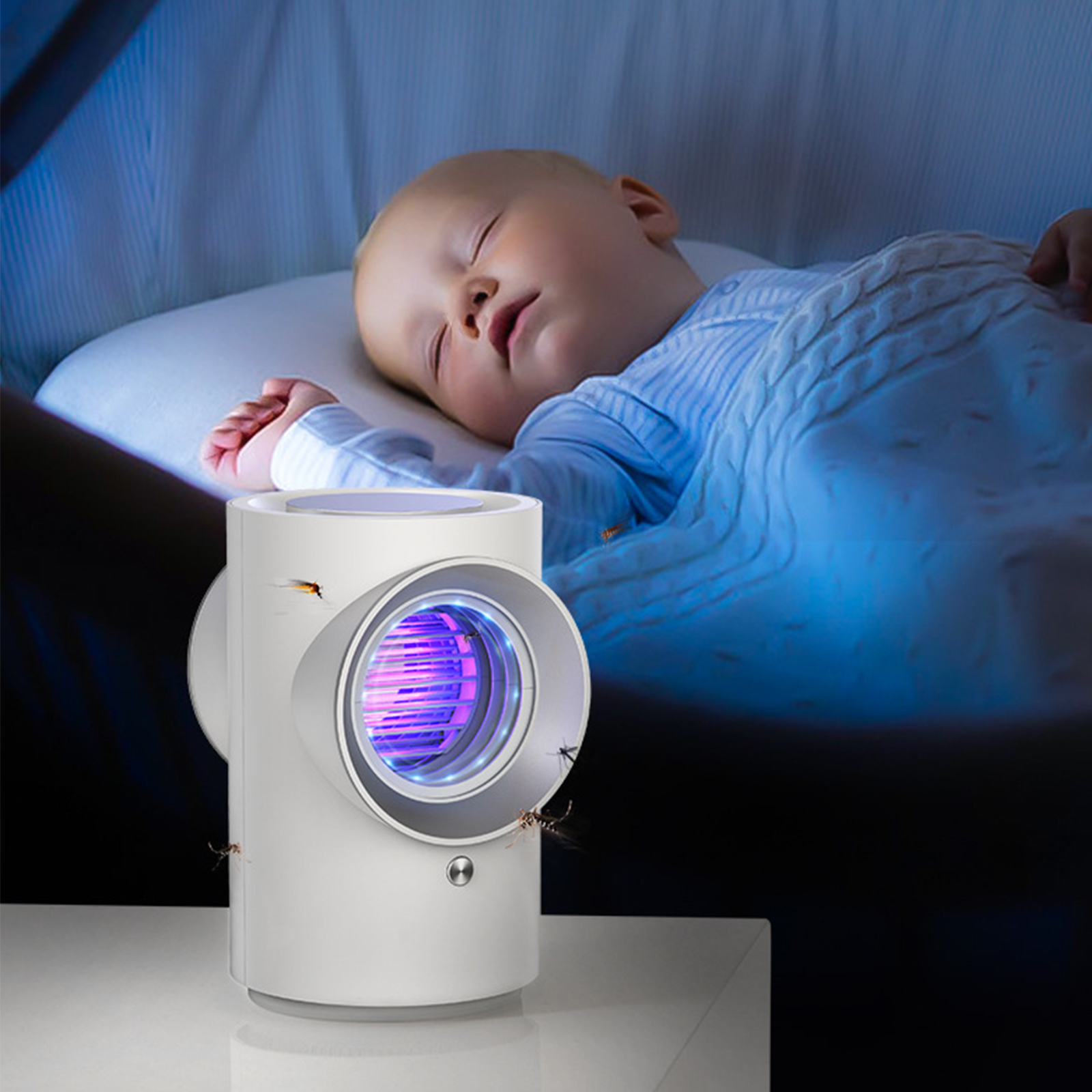 Weißer Moskitokiller neben einem Baby, das in einer Krippe schläft. Lila Licht.