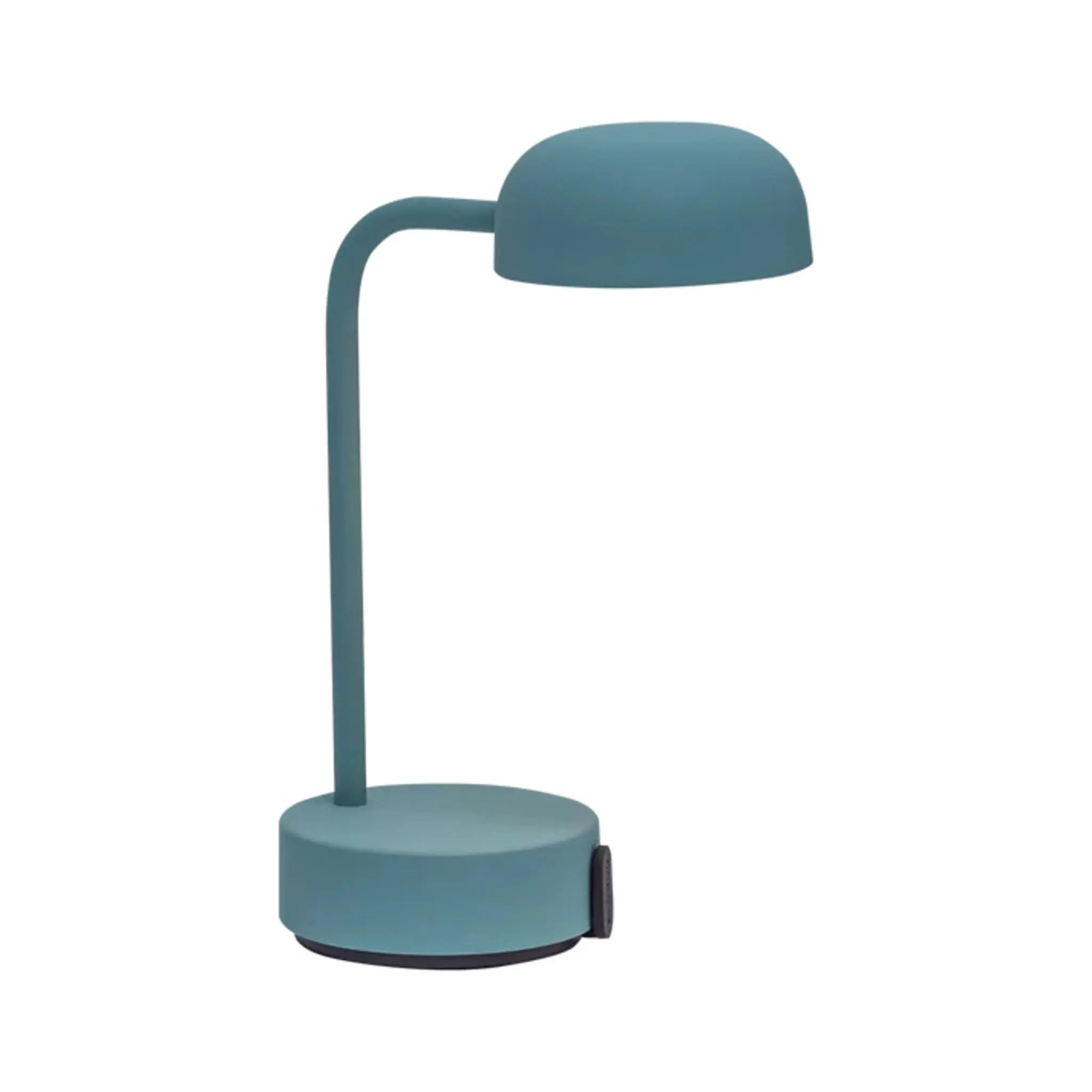 Eine türkisfarbene Schreibtischlampe mit gebogenem Hals und rundem Sockel.