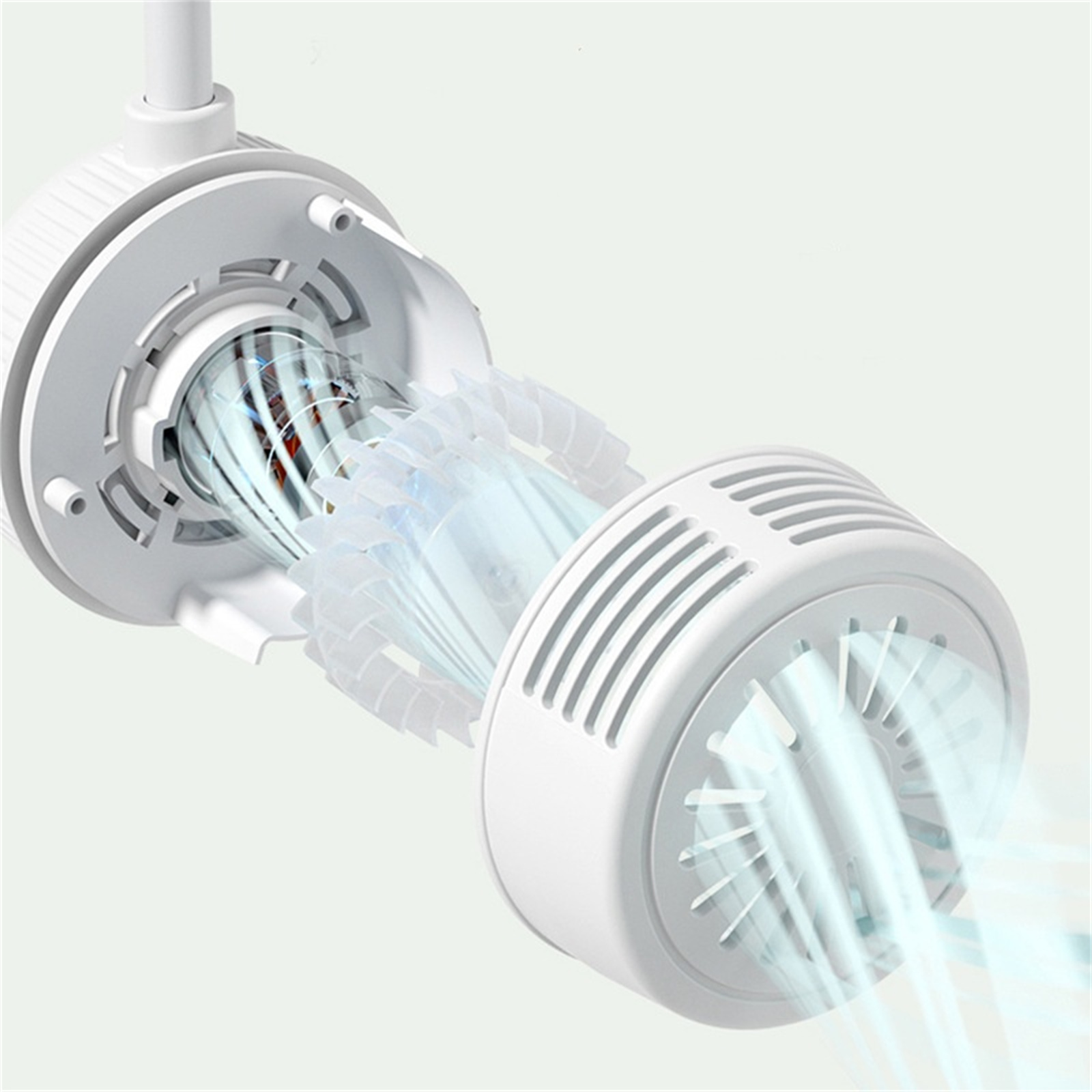 Ein weißer Ventilator mit hellblauem Innenraum, der den Luftstrom und die internen Komponenten zeigt.
