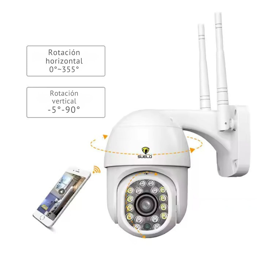 Cámara de seguridad blanca con dos antenas. Un smartphone muestra la transmisión en vivo. Incluye texto en español.