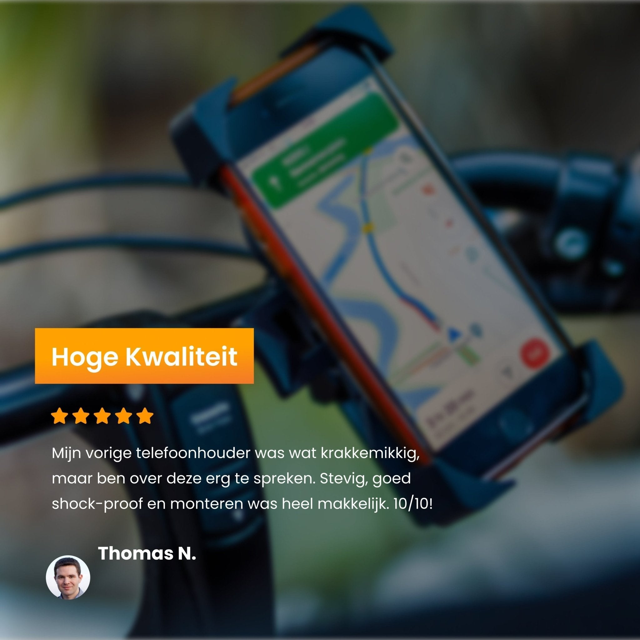 Een telefoon is op een fietsstuur gemonteerd en toont een kaart. Tekst zegt 'Hoge Kwaliteit' en een recensie.