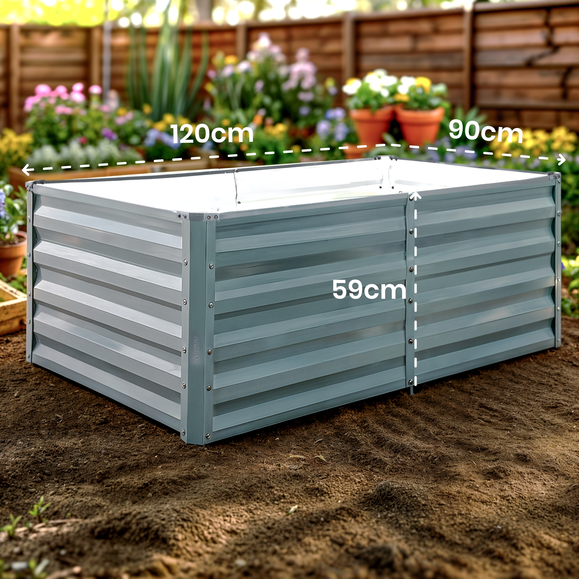 Graues Metall-Gartenbeet mit Maßen: 120cm x 90cm x 59cm. Auf Erde, umgeben von Pflanzen.