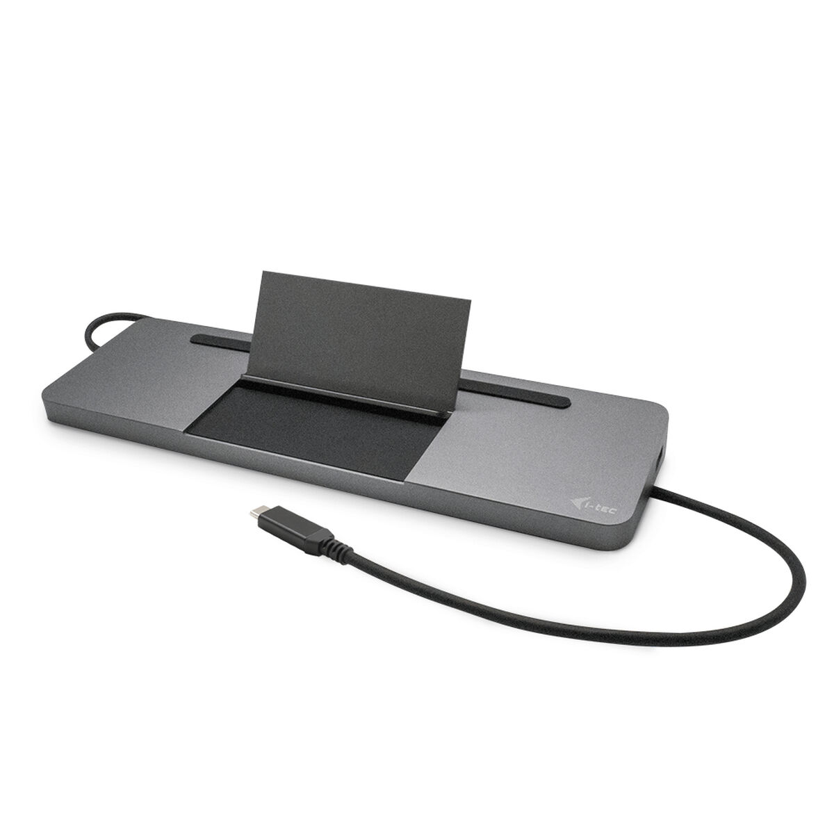 Docking station grigia con lettore di schede e cavo USB-C su sfondo bianco.
